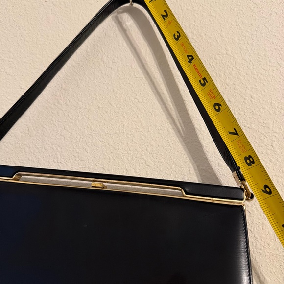 Vintage Sophisticated Black Leather Shoulder Bag Genuine Leather Medium Size - Picture 6 of 16